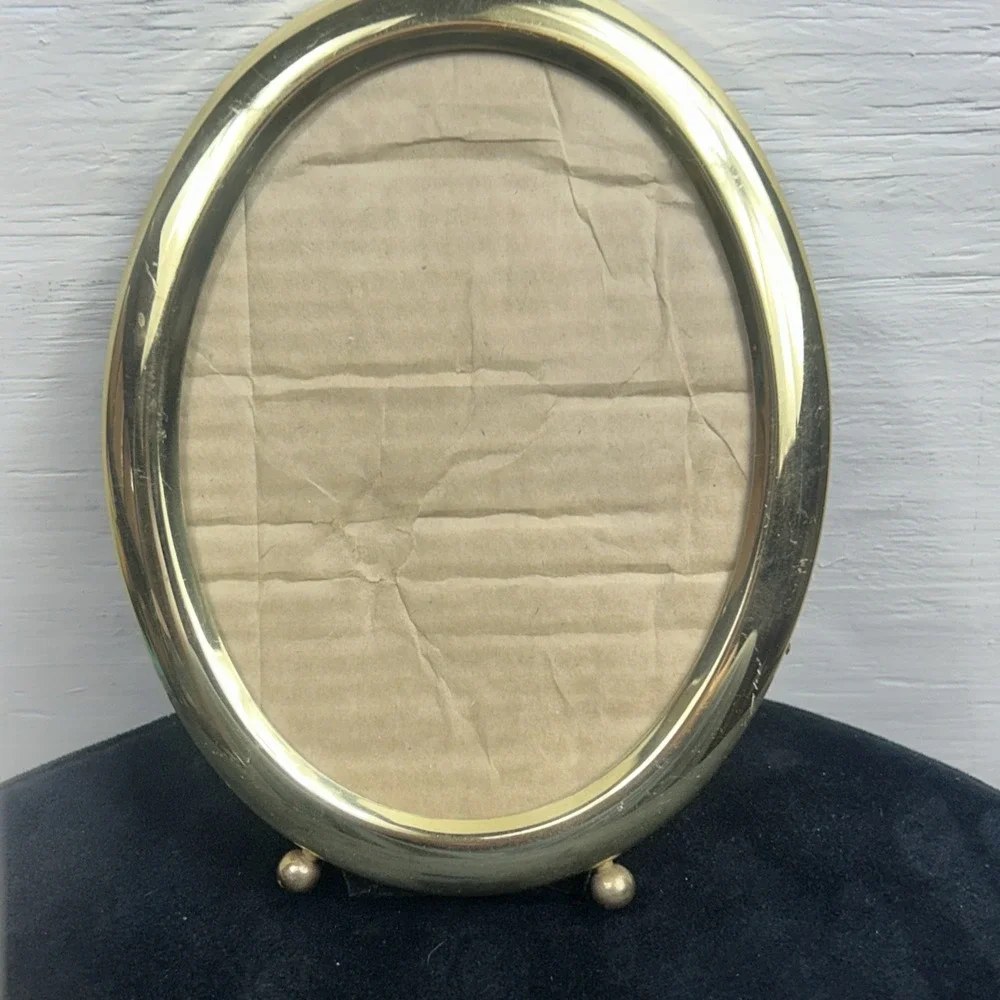 Vtge Oval Picture Frame Gold Plated Round Velvet Backing‎ Freestanding